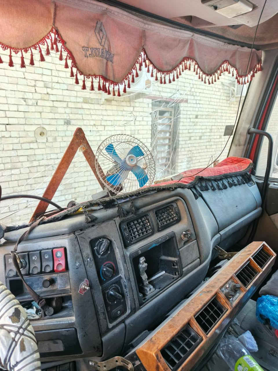 رينو صهريج جاهزه للعمل تخم تاير مكينه محور بم ونوزل كير رتايدر خمس طكات بويلر جي بي اس سياره جاهزة 2004 بسمي شرط التحويل سنويه 27
الشراي يتصل 
***********
***********
