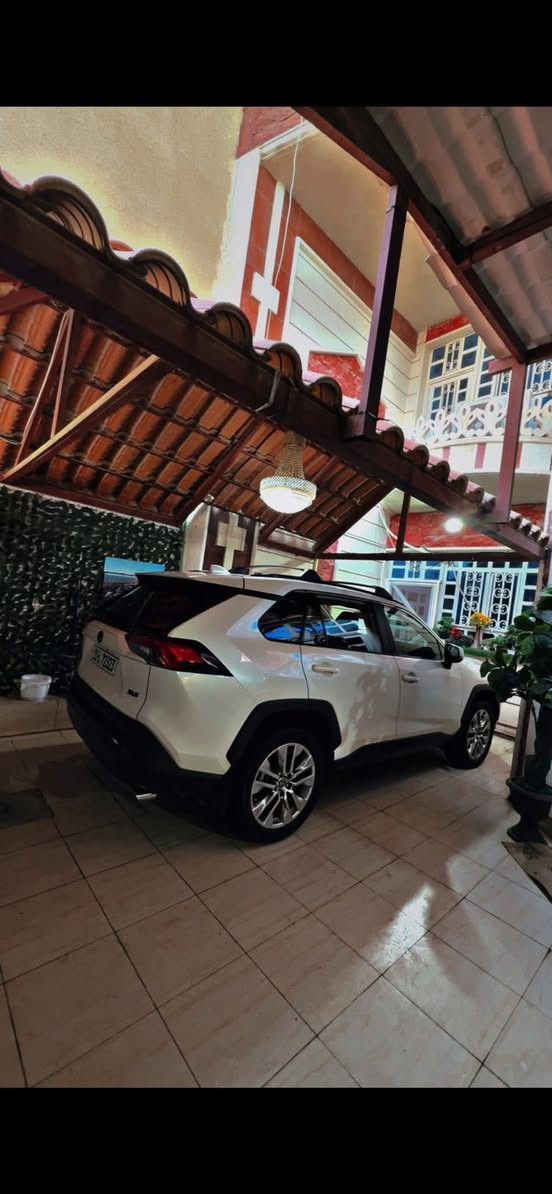 Toyota Rav4.   2022 xle 

راف فور موديل ٢٠٢٢  فئه xle بريميوم فول بانزين فقط 

محرك 2500 وارد امريكي 

ماشيه 44 الف ميل فقط

رقم بغداد  بااسمي 

هزة وفحص وسنوية جديد

حادثها فقط باب ايرباك برده

صور الحادث داخل المنشور

باتري جديد تخم تايرات جديد 

مواصفاتها:

📍٣ وضعيات قياده Normal, Echo, Sport  

 📍لايتات ليد + اشاير. بلمري

📍تدفئه سترين

📍رادارات جانبيه ( نقطه عمياء )

📍رادار امامي (تحديد مسار )

📍اوتو هولد

📍اوتو ستوب

📍دخول ذكي   

📍فتحه سقف سلايد

📍كامره خلفيه

📍بصمة تشغيل +بصمة ابواب

📍باب الصندوك كهرباء

📍كشنات كهرباء

📍تبريد قطعتين

📍تحكمات سترين

📍هاند بريك بصمه

📍مثبت سرعه تفاعليAdaptive Cruise Control

📌السياره حلوه ونظيفه ومابيها اي نقص 

السعر  260 ورقة 
بيها مجال بسيط
مكان السياره كربلاء 
للتواصل 

***********
