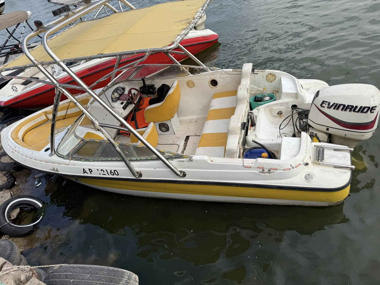 سلام عليكم مكلف بالنشر زورق أمريكي الطول 5 متر والعرض مترتين زورق كامل وجاهز عليه محرك 175 افنرود بخاخ سته سلندر ستيرن بور. سبايدر أناره كيجات جاهز من كلشي العنوان النجف الأشرف 
السعر 65 ورقه وبي مجال 
اي ستفسار اتصل عل رقم 
***********
