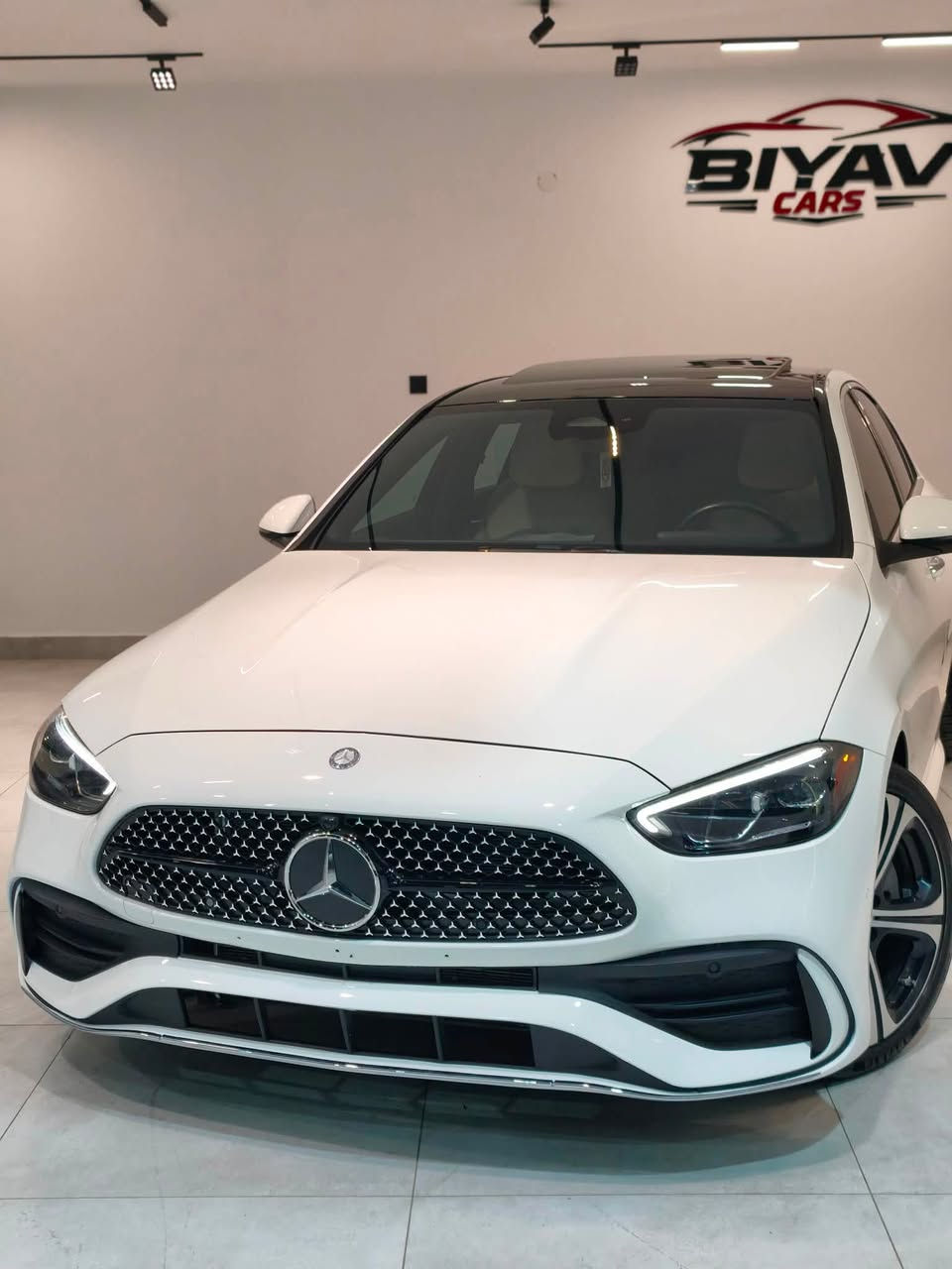 🔥 للبيع | Mercedes-Benz C300 AMG | موديل 2024 🔥
فخامة مرسيدس… وتقنيات الجيل الجديد.🇩🇪

🤍 اللون: أبيض
🤎 الداخلية: كريمي فاخر
 الوارد: أمريكي🇺🇸
📍 الممشى: 60 ألف مايل

⚙️ المحرك:
✅ محرك 2.0 Turbo
✅(هايبرد خفيف) Mild Hybrid
✅ أداء قوي مع استهلاك اقتصادي للوقود
✅ قيادة ناعمة واستجابة ممتازة

✨ أهم المواصفات:
✅ باكج AMG
✅ مقاعد جلد كهربائية مع تبريد + تدفئة + مساج
✅ فتحة سقف كهربائية (سلايد)
✅ صندوق خلفي كهربائي (فتح وإغلاق أوتوماتيكي)
✅ إضاءة داخلية محيطية بـ 64 لون
✅ شاشة وسطية كبيرة مع عدادات رقمية Full Digital
✅ ابل كاربلاىApple CarPlay & Android Auto
✅ تشغيل بصمة (Push Start)
✅ دخول ذكي (Keyless Entry)
✅ مثبت سرعة
✅ مساعد اصطفاف (Park Assist)
✅ رادارات قيادة
✅ حساسات أمامية وخلفية
✅ كاميرا خلفية
✅ نظام اختيار أوضاع القيادة (Dynamic Select)
✅ مكيف أوتوماتيكي ثنائي المناطق
✅ مقود AMG متعدد الوظائف
✅ جنوط AMG رياضية
✅ مصابيح LED
✅ مواصفات وتجهيزات عديدة أكثر من المذكور.

🚘 السيارة بحالة الوكالة، نظيفة جدًا، وجاهزة للفحص بأي مكان.

💰 السعر: 348 ورقة

عنوان السيارة: دهوك معرض بياڤ

📞 للتواصل: ***********

إذا تبحث عن C300 AMG موديل 2024 بمواصفات كاملة، محرك Mild Hybrid اقتصادي وقوي، وفخامة مرسيدس المعروفة، فهذه السيارة تستحق المشاهدة.

للجادين فقط.
