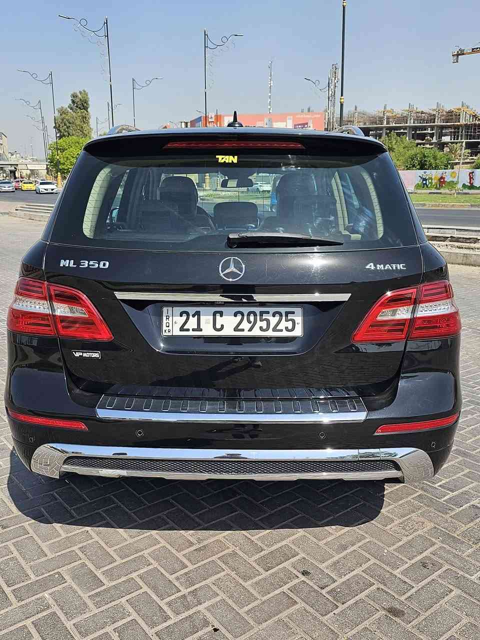 مرسيدس ml350 4matic 2013 للبيع
السيارة خليجيه بيها ٣ قطع صبغ بيبان وجاملغ جهة السايق 
السيارة فول مواصفات اوتو بارك بانوراما كشنات الامامي تحكم كهربائي وبيها خزن ميموري وبيها تدفئة وتبريد مقاعد مواصفات المرسيدس معروفه بعد مكان السيارة كربلاء 
ممشى السيارة ١٦٩ الف كم
السعر 203$ وبيها مجال للشراي 

للاستفسار الرقم ***********
