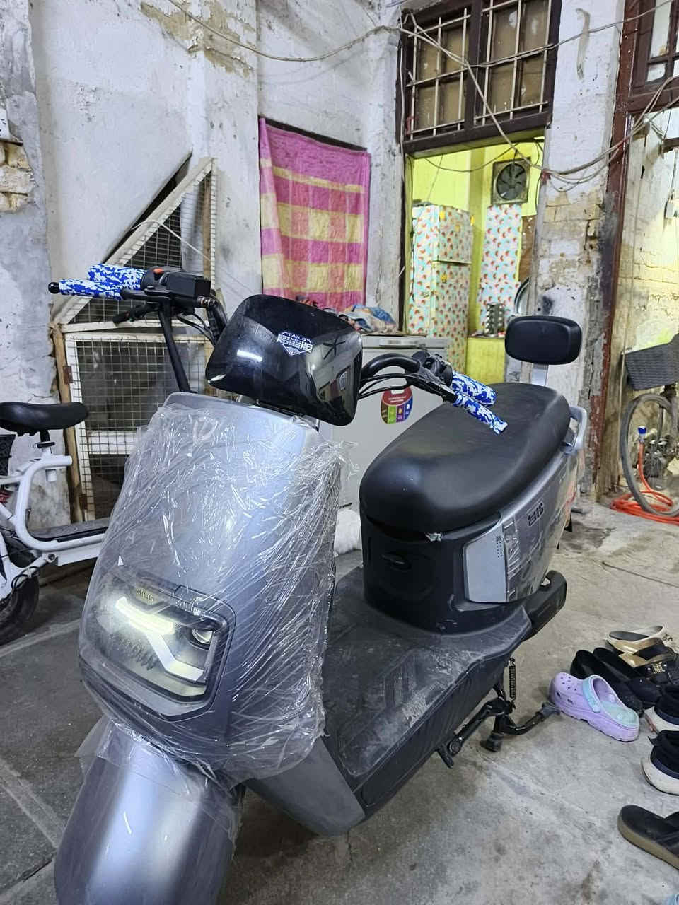 السلام عليكم دراجة شحن نوع تاليج جديده زيرو استعمل قليل 6 بطارية كبير دبل *********** سعر 750 قفل عنوان بغداد ساحه الوثبه وصل موجود ملف بقدرة 1800 واط سرعه60 حقيقي
