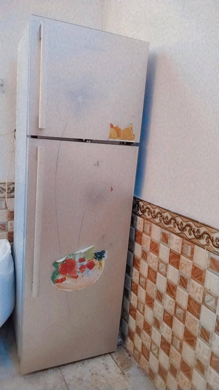 السلام عليكم ثلاجةة شغاله تبرد وتجمد. بس هذا الضررر الي بالصور كدامكم السعر 60 وبيها مجال


**إذا كنت صاحب هذا الإعلان وتريد حذفه لأي سبب، رجاءا أرسل رسالة إلى الدعم الفني**