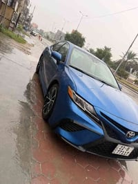 كامري 2020  لون ازرق بحري رقم اربيل بأسمي فئة SE  كشنات كهرباء وجلد را...