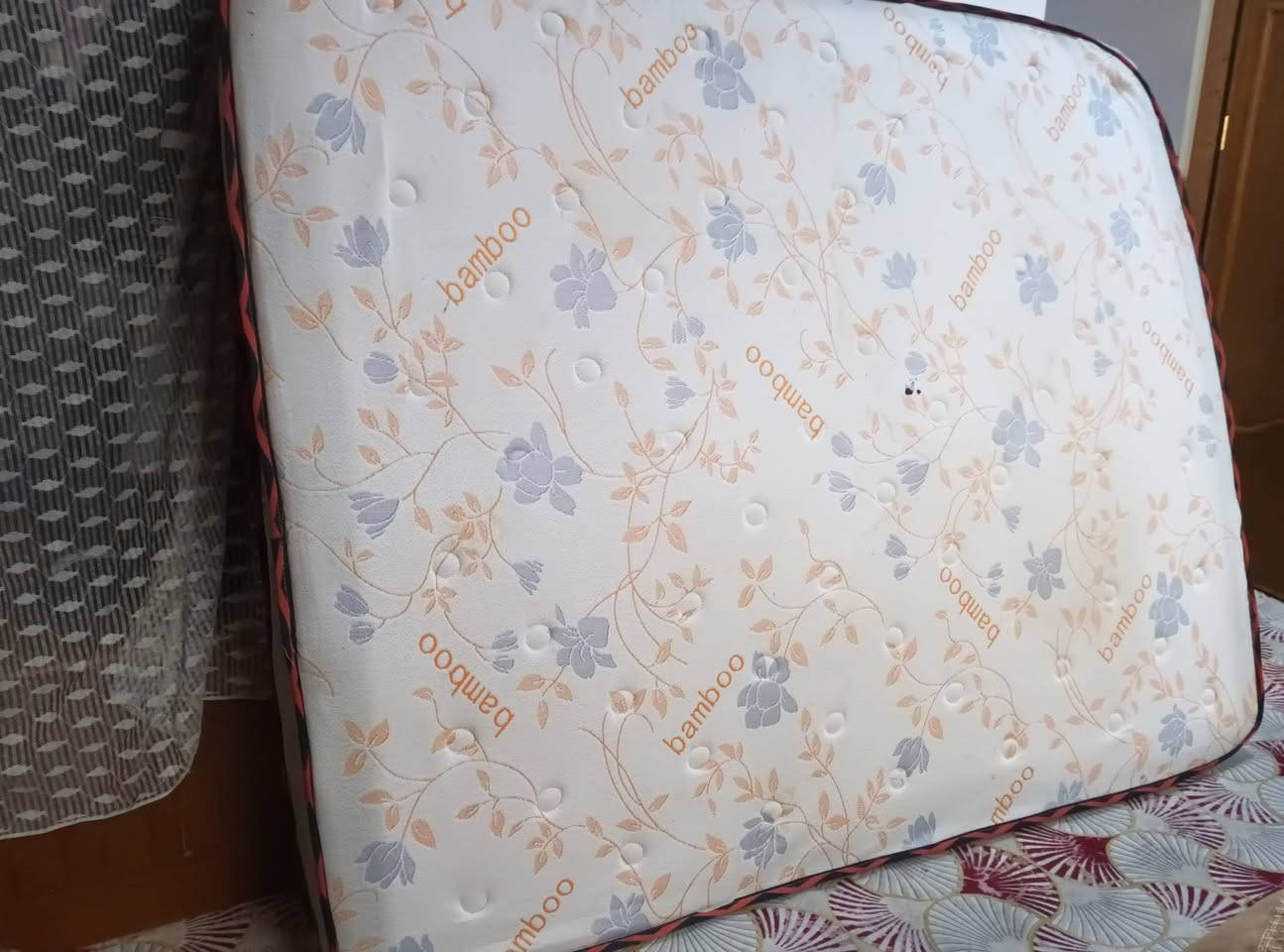 السلام عليكم
دوشك جربايه نضيف إستخدام قليل
الطول 2متر والعرض 160 العنوان بابل واكو توصيل 
السعر 50
***********
