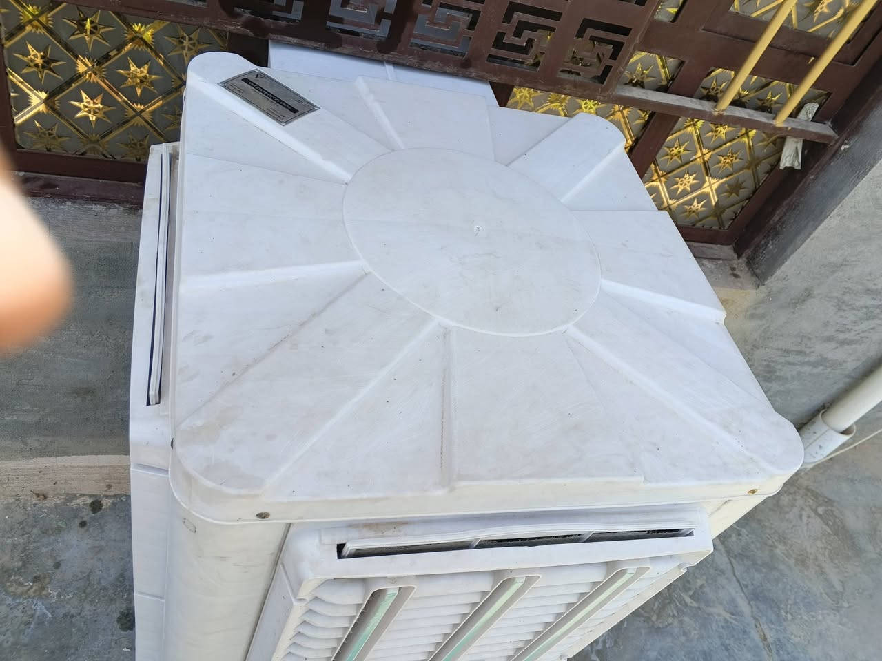سلام عليكم 
مبرده ( كونفيره) استعمالها سنه 
كلشي مابيها 
رايدها ب 225 وبيها مجال 
رقمي واتساب ***********
متواجد خاص
