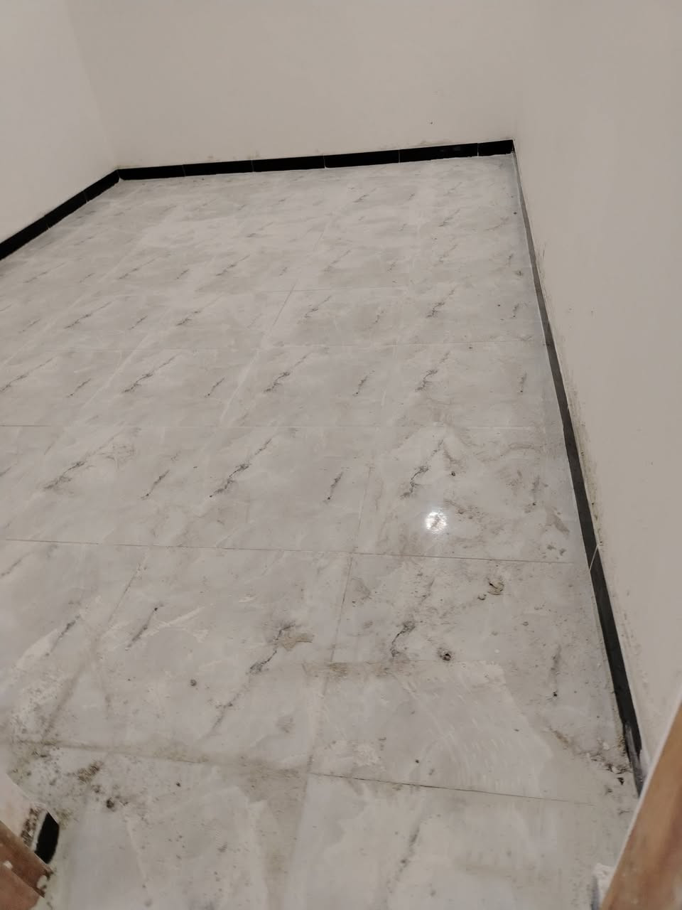 خلفه سيراميك جداري أو ارضى متفرغ حالين شغل عل ليزر درجه اول ***********
