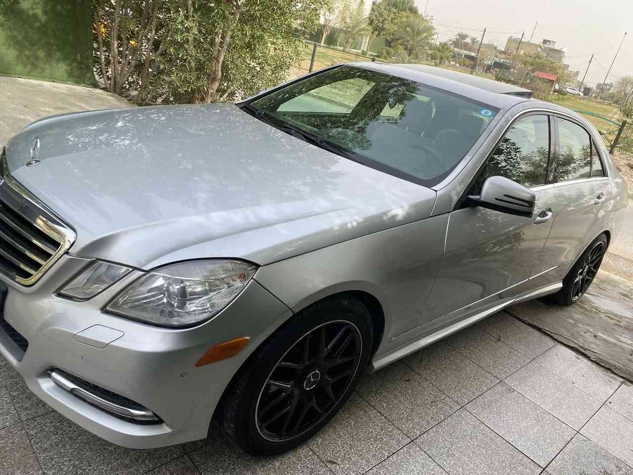 مرسيدس E350 2010
صبغ جاملغ خلفي +امامي جهة السايق

محرك 6V

باقي المواصفات معروفه 

ماشية 275 الف كيلو 

مكينة و كير مكفول

160 وبيها مجال

***********
