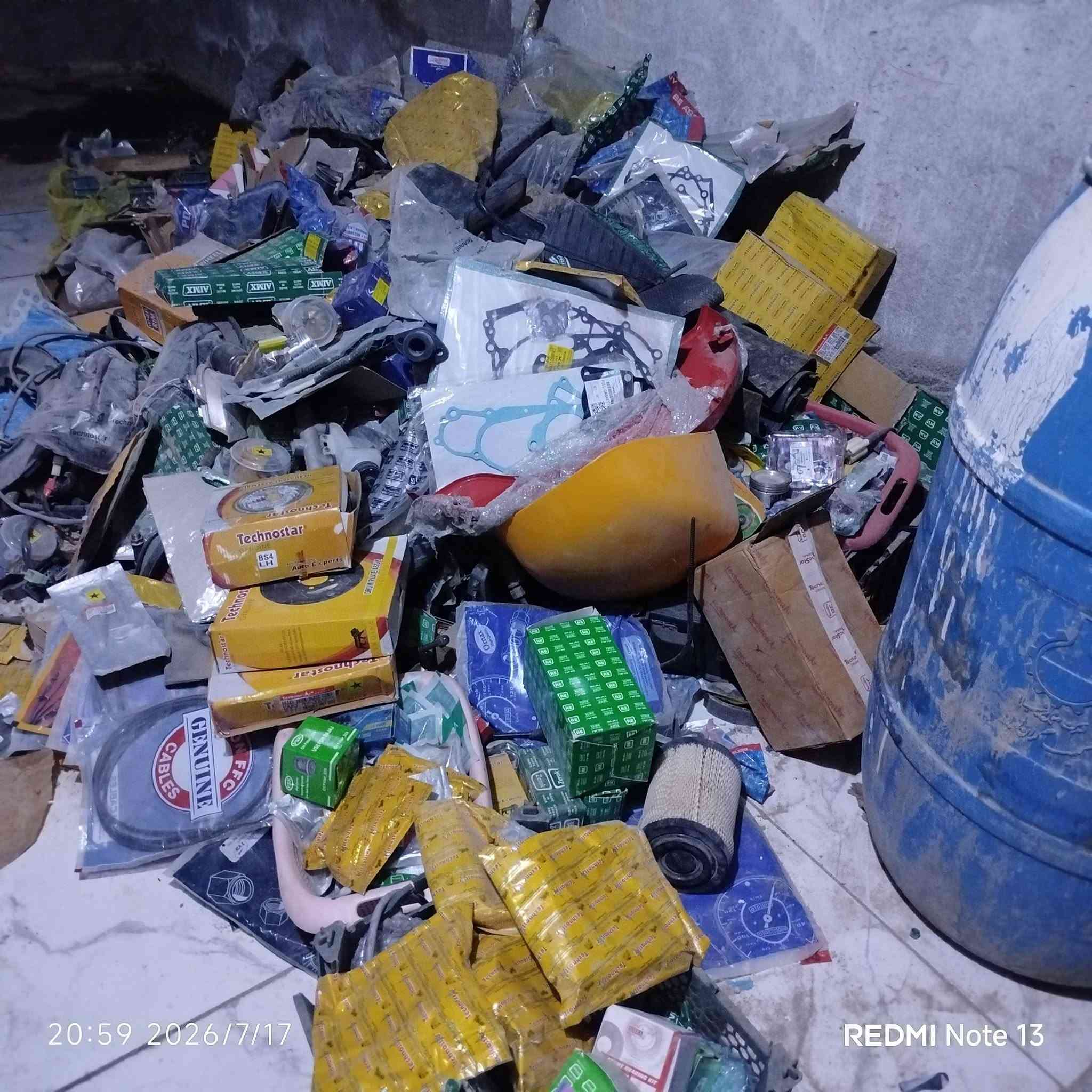 السلام عليكم عندي هذني المواد الاحطياطيه 
مال تكاتك ودراجات عزلت محلي وريد ابيعهن اقل من سعر الجمله،الله شاهد كله اصلي ،اي استفسار الاتصال على الرقم ‏‪***********‬‏ 
مكاني بالتنومه

