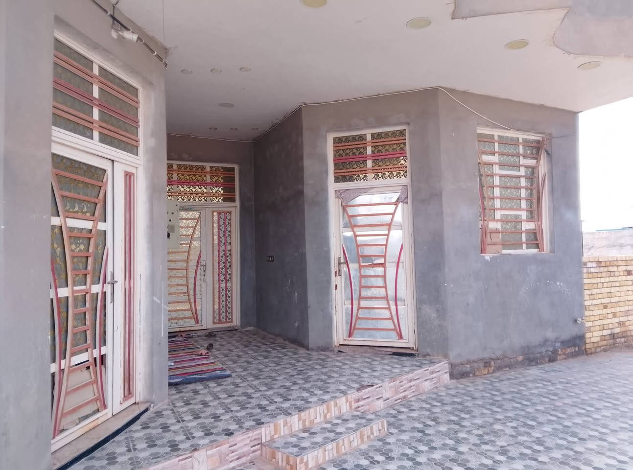 الدار لبيع
الموقع ال ساجت كراغول 
التبليط بل باب 
الكهرباء بل باب خاصه بيه محوله 
امبير موجود بيه 
بناء 200متر وبيه اضافه 
المساحه الكليه 1200
مجهز كامرات تانكيات ماطورات برينه ماء 
بناء طابوك كله درجه اوله 
فقط السياج بلوك مع تل صحيات 
غرفتين وصاله وديوانيه ومطبخ وصحيات داخليه وخارجيه 
ومطبخ وصحيات قيد الانشاء 
لبيع أو 
مراوس في حي المستشفى أو حي المهندسين 
***********
