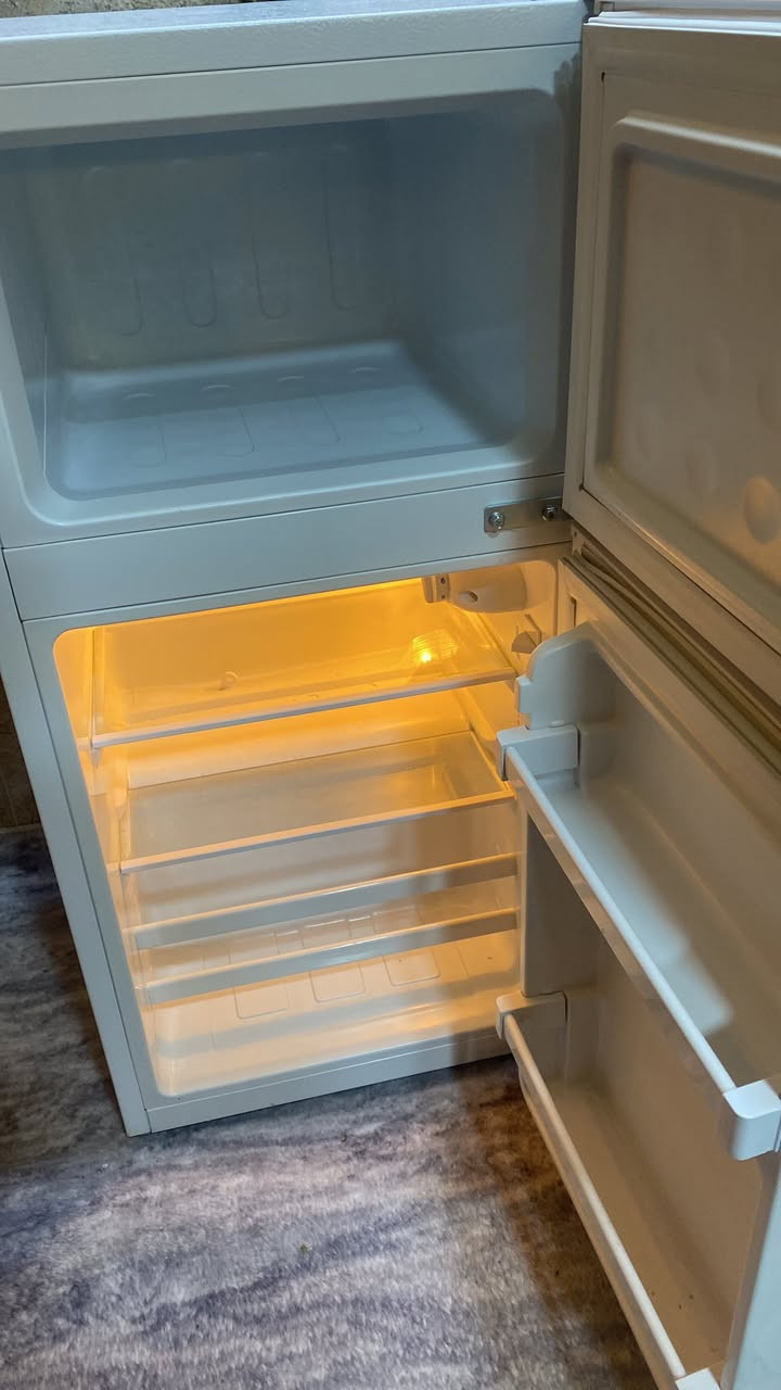 ثلاجه لون ابيض ارتفاع 80 سم  نظيفه جدا جدا للبيع 🌺


**إذا كنت صاحب هذا الإعلان وتريد حذفه لأي سبب، رجاءا أرسل رسالة إلى الدعم الفني**