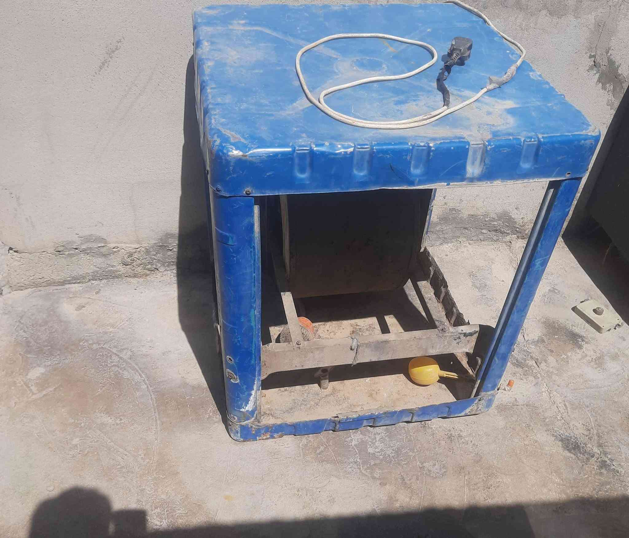 مبردات ٢ كشره  وطباخ يشغل وكنفيره عاطله وماطور عاطل٦٥ قفل ***********
