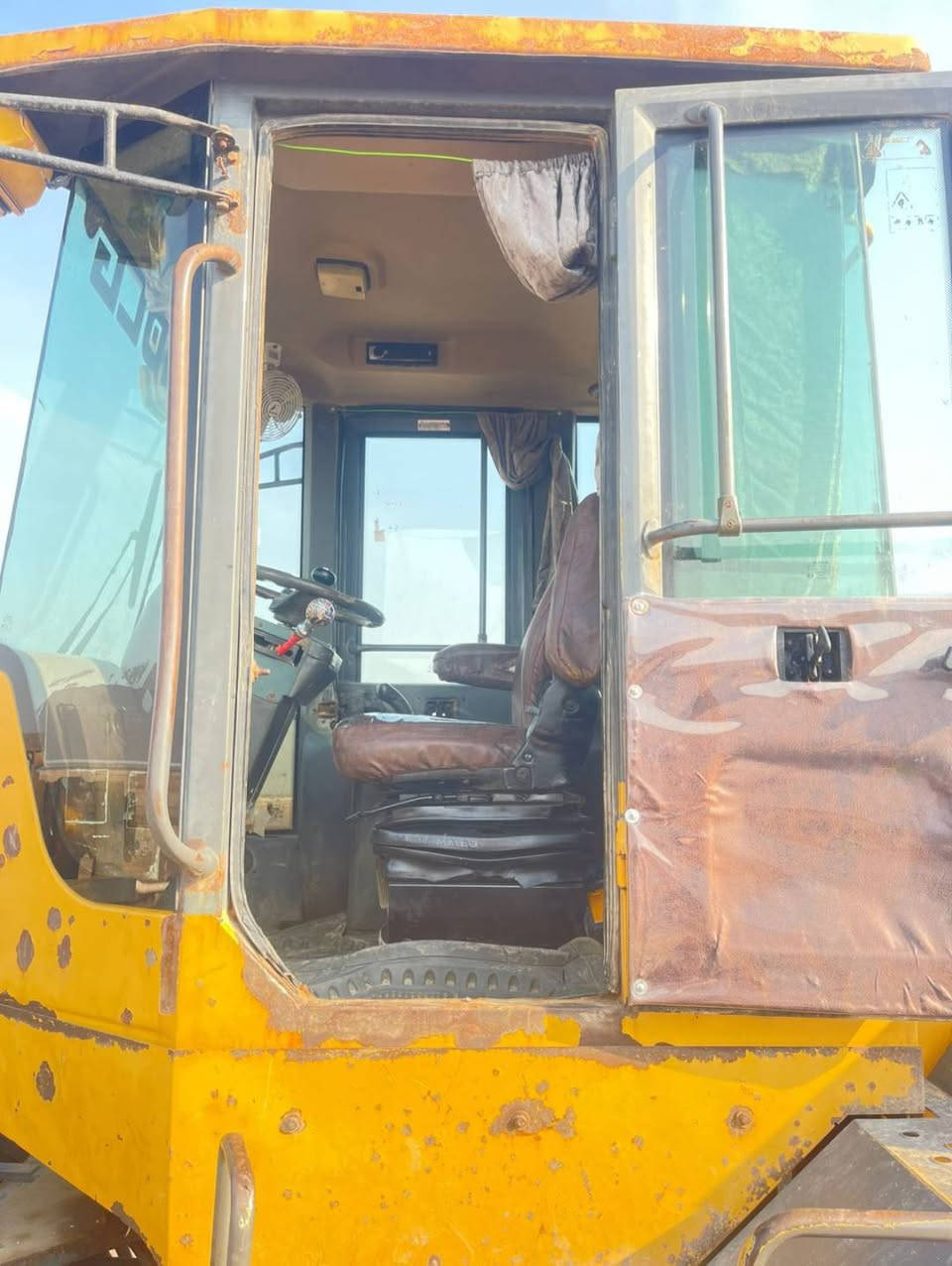 للبيع شفل ال جي صيني مديل 2011 حجم 36 رقم بصره الماني بسم راعيه تحويل ثاني يوم شفل جاهز للشغل مكينه جديده دوشمه جديده السعر 200 بيه مجال بسيط مكانه البصره الشراي يتصل *********** .
