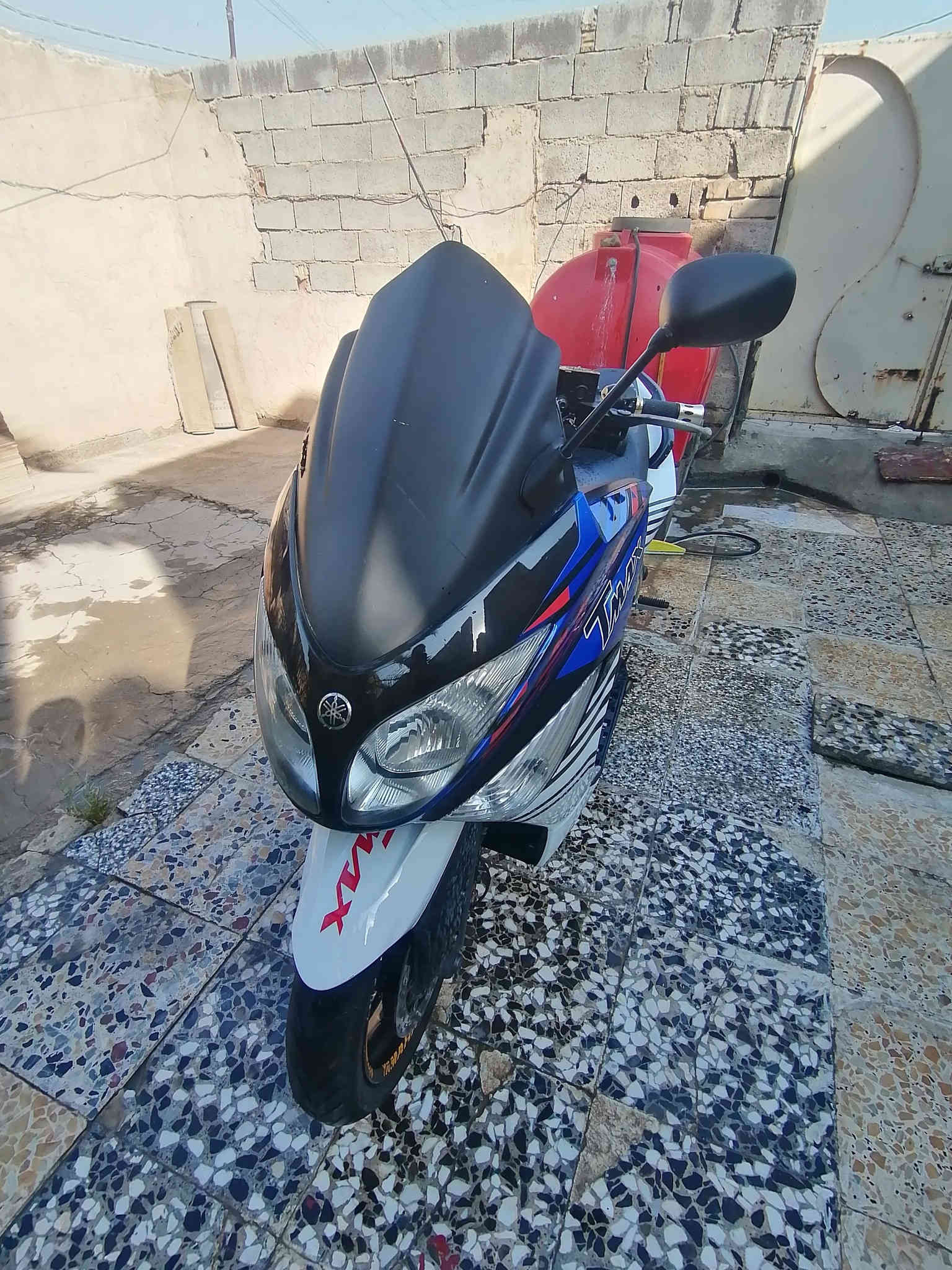 السلام عليكم تي ماكس 2011 للبيع سويتلها ادامة كلج دهن، ونوزلات، وبلكات وفيت بم،وخرز، وتانكي البانزين نضفته، اقسم بالله كله موتل وبانزين محسن مداريها 
رايدها ب28 
مكاني بغداد حي النصر
هذا رقمي ***********
