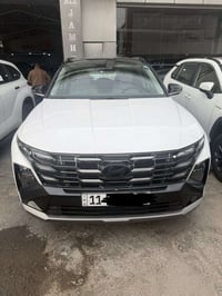 توسان. 2025  مستخدم  ماشيه.   8000كم  تو كلر  قماره سوده  كراسي كهرباء...