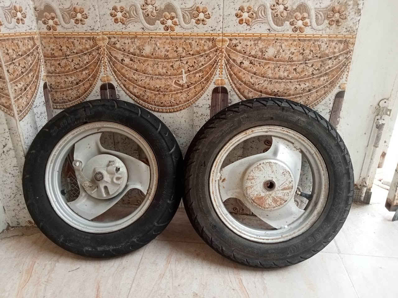 تاير هوا ويله الخلفي ب15
تاير هوا ويله الامامي ب15

ماشه هيه ودبلاتها ب20


**إذا كنت صاحب هذا الإعلان وتريد حذفه لأي سبب، رجاءا أرسل رسالة إلى الدعم الفني**