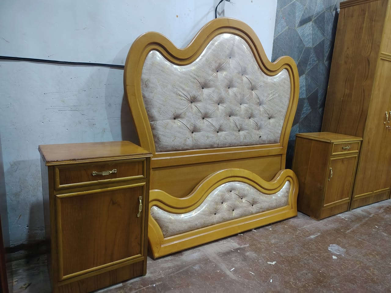 #للبيع 
غرفه السعر 750
مكتبه السعر 75
بوفيه متر و30سم السعر 100
العنوان 
الأنبار ا_لرمادي _التأميم القادسيه الثانيه _مقابل مدرسة زين العابدين الأهليه_ مجاور حدادة البركه
اللتواصل 
***********
***********
