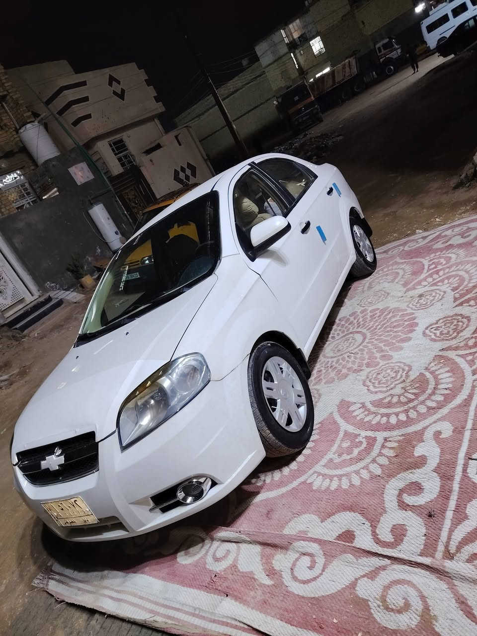 السلام عليكم سياره افيو للبيع موديل 2009  السياره بيهه ثلاثه قطع  وطخه بتكمه والسونار موجود داخل الصوره رقم بابل مكلف بالنشر رقم مبايل   ***********
