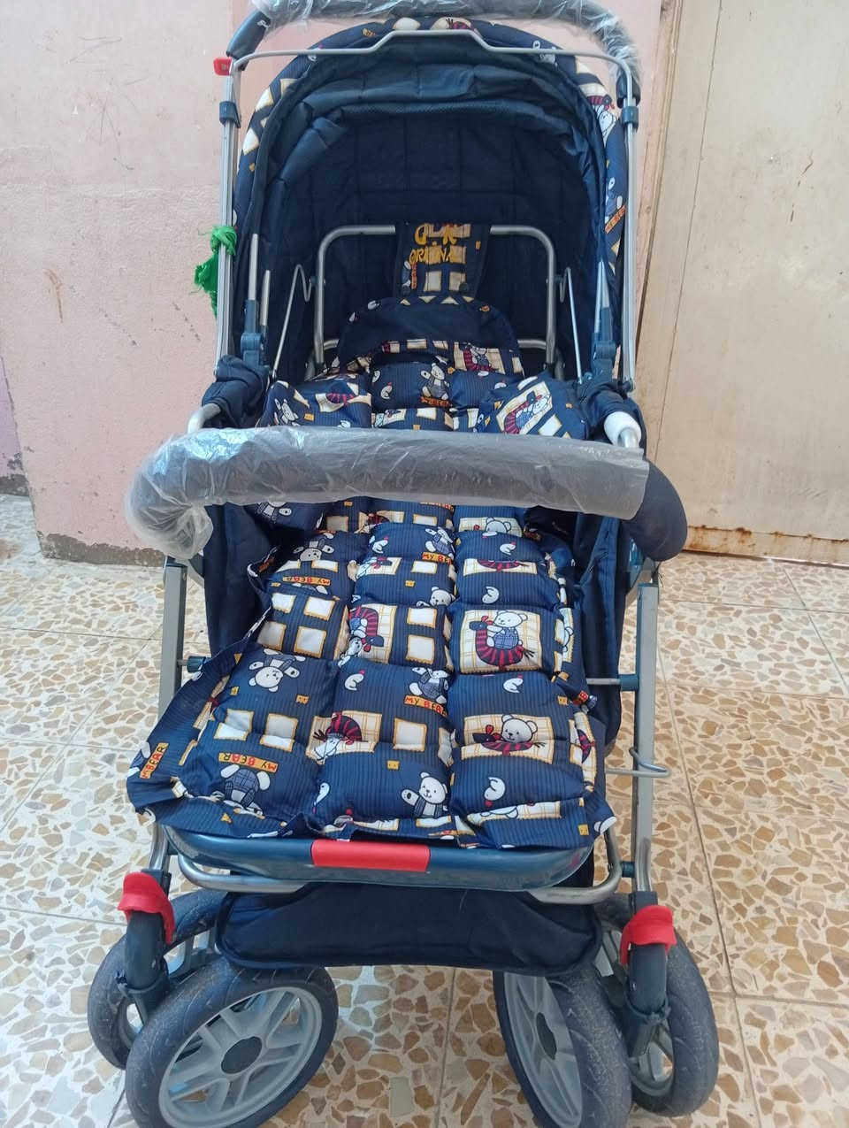 عربانة طفل للبيع 👇👇👇
هيكل معدني قابل للطي.
مقعد مبطن مع مسند ظهر قابل للإمالة
حاجز أمامي مبطن للطفل.
مظلة علوية للحماية من الشمس.
سلة تخزين سفلية.
عجلات مزدوجة أمامية وخلفية مع قفل العجلات
فرامل قدم باللون الأحمر على العجلات الخلفية.
مناسبة غالباً للأطفال من عمر الولادة حتى 5 سنوات تقريباً . � السعر 75 الف رجاء لا تكسر بالسعر 
يمكنكم التواصل على الهاتف ***********
