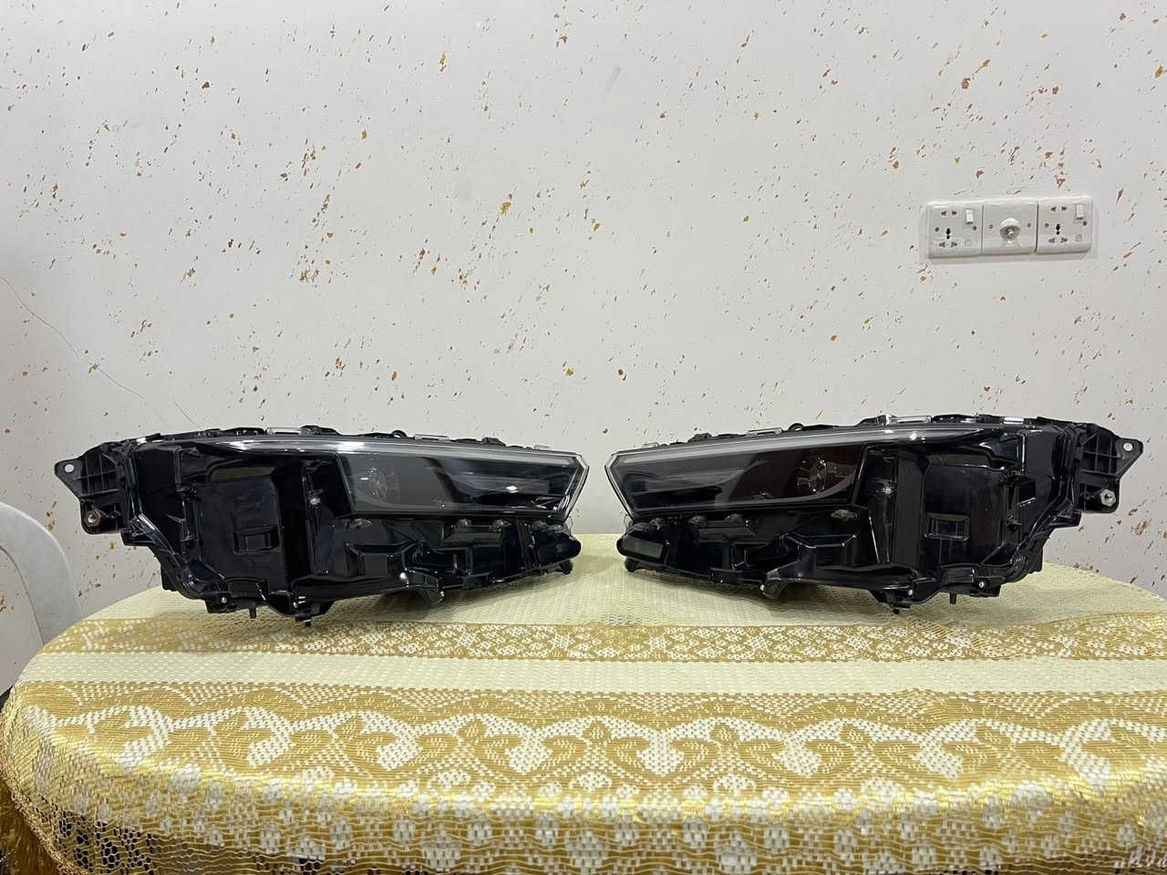 السلام عليكم لايتات كراون xle اصلي تفسيخ امريكي تك عدسه سعر الزوج 20 ورقه التك 10 ورقات ونص 
لايت لكزس سعر التك 4 ورقات اصلي تفصيخ 
مكاني اليرموك 
***********
