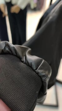 جلد اصلي • فري سايز • اسود جوزي