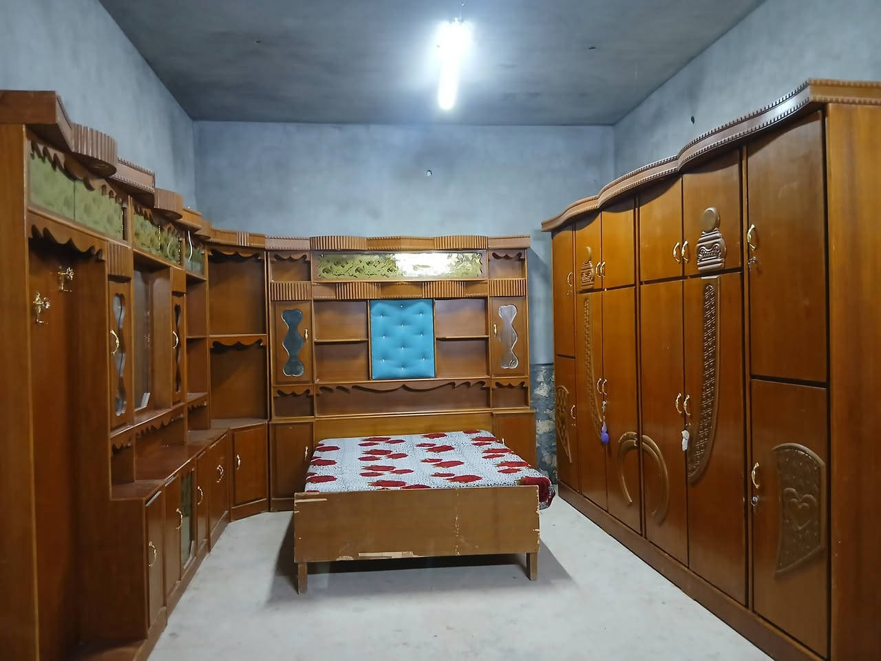 توجد غرفه هودج عراقي احطاطه السعر 750 وبيها مجال الاستفسار *********** 
العنوان الرمانه البعبيد
