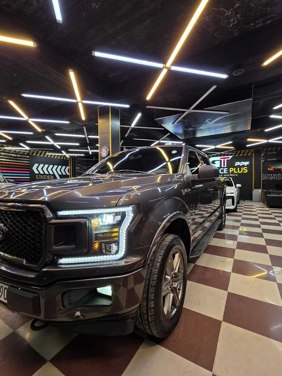 #f150للبيع

2020 sport
V8 5.0

السعر: ٢٥٠$

ماشيه:  ٧١ كم
دبل أكسل(4x4)
قفل أكسل
٨ سلندر 
كير طرح
كير ١٠ نمر
رادار امامي
شاشة كبيرة
٥ وضعيات قيادة
هندبريك بصمة
كشنات امامي هيتر
كشنات امامية تحكم كهرباء
كاميرا خلفية دوارة
حساسات خلفي
تبريد قطعتين 
اشاير بل مري
مرايات هيتر
دواسات بانزين&ستوب كهربائي
جامة خلفية مال بدي
لايت ليد داخل بودي 
لايتات امامي ليد 
باب طويل بودي قصير (المرغوب)

عليها سستم أكزوز من امريكا 

كير و محرك و أكسل حدادية كلة بشرط 

صبغ: قطعة وحدة بونيت فقط
بدون شواصي بدون دواخل بدون أرباك 

هزة + سنوية جديدة

مكان سيارة أربيل
للاستفسار: ***********
فقط بيع بدون مراوس
