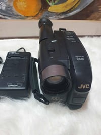 مجموعة كاميرات • كاميرات فيديو • حجم وسط