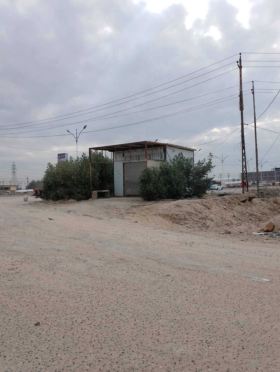 سلام عليكم قطعه 100متر زراعي    مع كرفون جديد مع حديقه و ماء واصل كهرباء واصل وعله شارع العام  الرئيس ركن 
ناصريه نزل سيد خضير  البيع بسعر مناسب ***********.  موقع تجاري تصلح كلشي محل سواق أو كهوه أو مطعم
