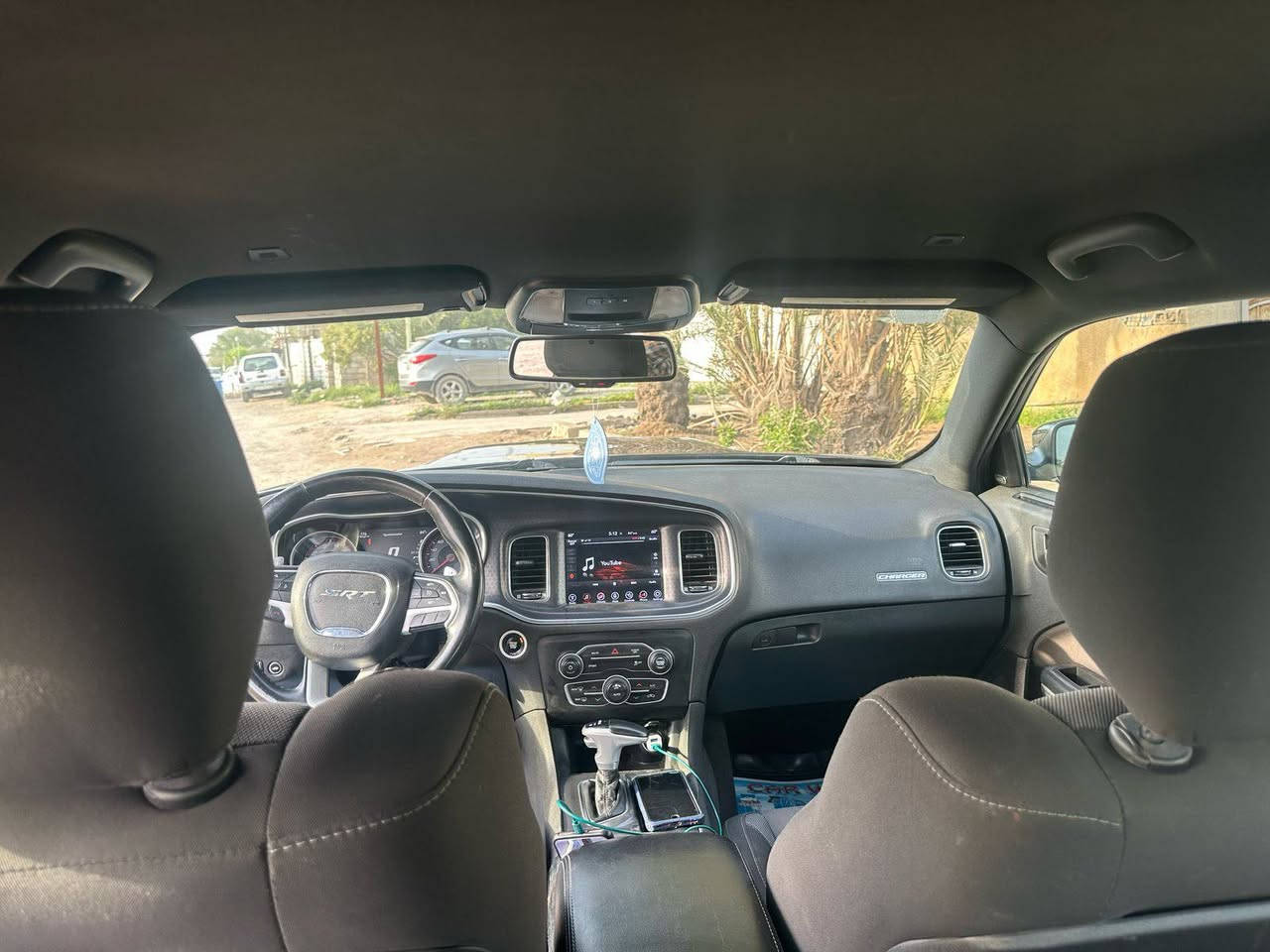 السلام عليكم 
للبيع جارجر وارد امريكي موديل 2017
حجم محرك 5.7 هيمي. rt 
فول مواصفات عدا الفتحه 
السياره استخدام شخصي ماشيه 75m
منضومه غاز فعاله عليها ادامه عامه 
كير محرك خير من الله السياره جاهزه للاخير 
مكان السياره بغداد التاجي قرب حسينيه البتول 
السعر 165 بيها مجال بسيط للاستفسار 
***********
