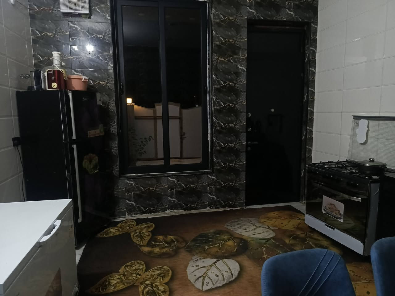 سلام عليكم
منزل للبيع 
مساحه 200 متر مربع
4 غرف نوم كله غرفه مساحته 6×4 ونص 
2 هول 6× 5
3 صحيات خارجيه مع داخليه  فوك وجه 
مضيف 6 ×6 ونص 
1 مطبخ 
واجه 11 ونص 
مكان الدار حله ورديه شارع 30 للستفسار 
***********
***********
