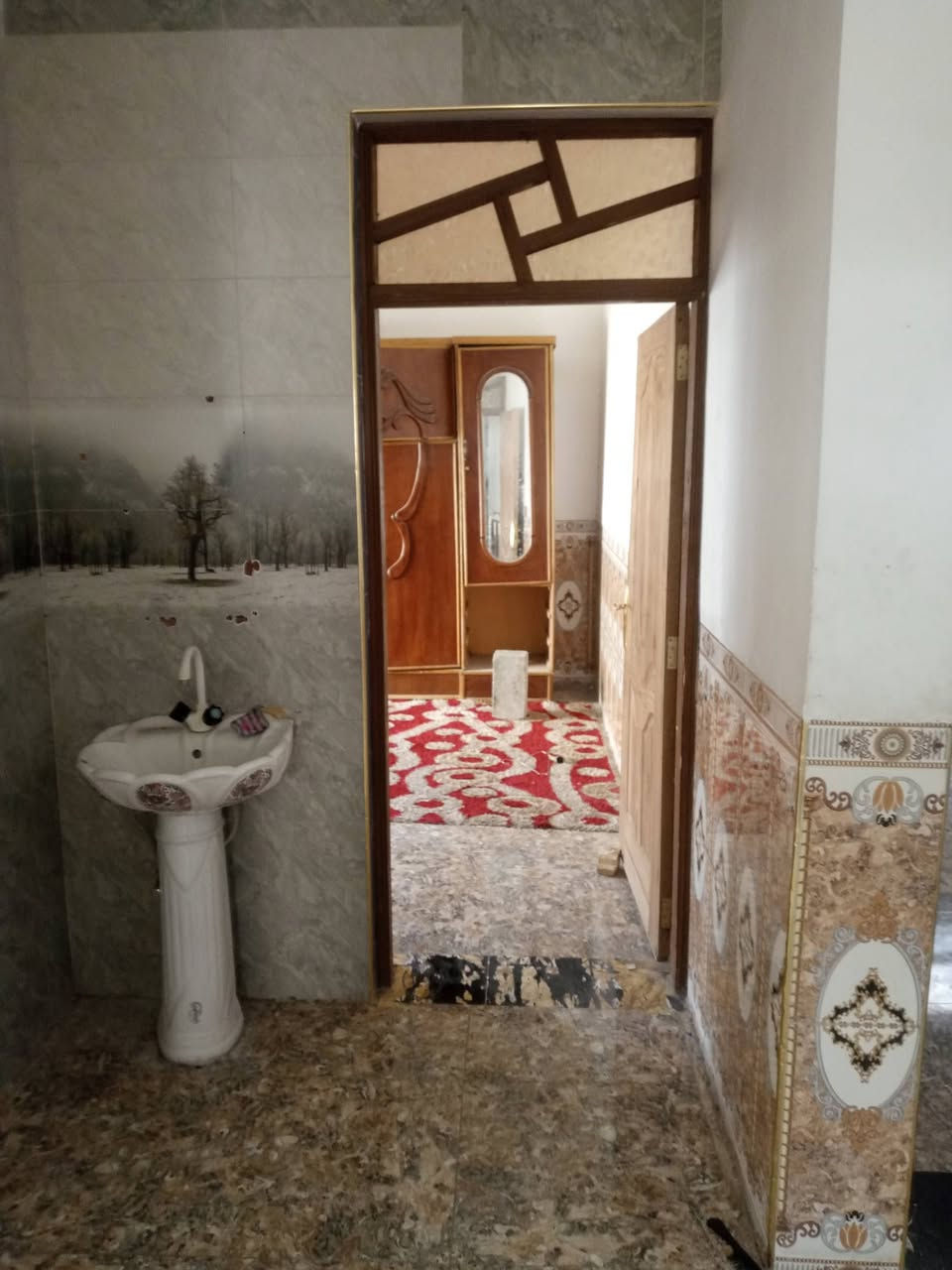 السلام عليكم بيت للاجار الدوره هور رجب يم المدارس 4غرف نوم اجاره 400الف للاستفسار  الاتصال على رقم ***********
