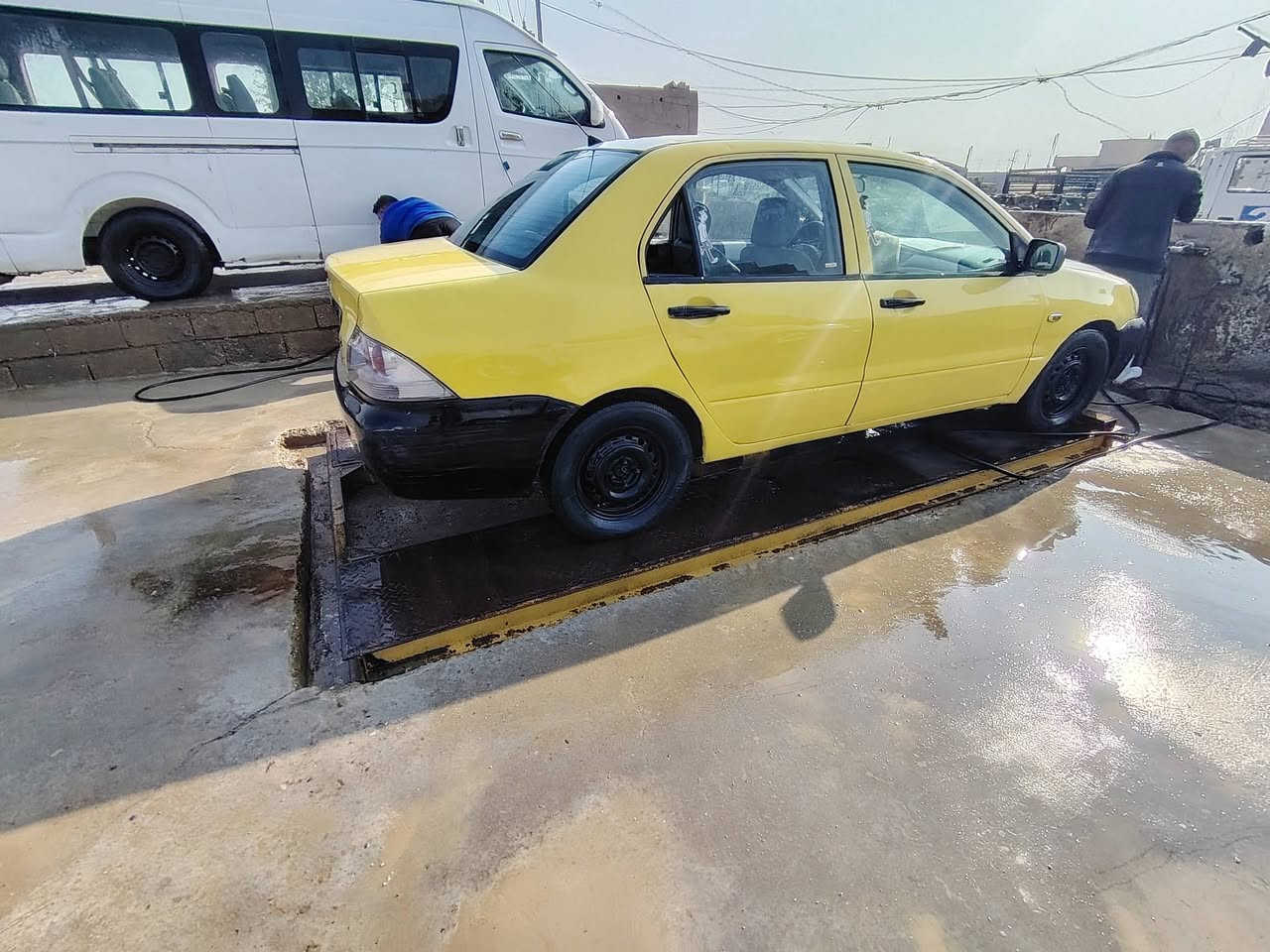 للبيع لانسر تكسي ٢٠١٠ شركه العامه حره مكينه ٢٠٠٠كير عادى مكينه وكير مكفوله والتبريد شغال تتفئه بيها ضرب جاملق خلفي ومصلح ومصبوغه حزام  كهربايات كلها شغاله السعر ٤٠$وبيها مجال *********** وسنويه صاقطه ٢٠٢٠ وعليها غرامه ٦٥٠ وهيئة ٨٥٠ على المشتري
