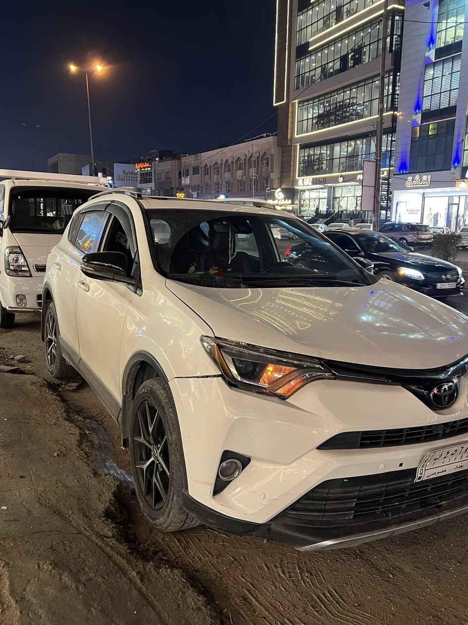 تيوتا راف فور 2018 se اعلى مواصفات
المواصفات🔴🔴🔴
 ✅◦ ماشية 140الف حقيقي
 ✅◦ فور ويل دفع رباعي
 ✅◦ وضعيات قيادة . اقتصادي / ✅عادي / رياضي ( سبورت)
 ✅◦ جنطة كهرباء
 ✅◦ كشن السائق كهرباء 
 ✅◦ تدفئة بالمقاعد الامامية
 ✅◦ كشنات جلد
 ✅◦ فتحة ( سلايد روف)
 ✅◦ رادار ٣٦٠ درجة 
 ✅◦  كاميرات عدد ٥
 ✅◦ تحديد مسار
 ✅◦ دخول ذكي
 ✅◦ نقطة عمياء
 ⚠️◦ السيارة بيها صبغ بنيد وجاملغ 
⚜️ السيارة كلشي ما بيها نقص بالعافية عالياخذها 
واعتذر السيارة ماعندي مجال اغسلها 
السعر / 180 ورقة ✅
للأستفسار الاتصال عالرقم ***********
