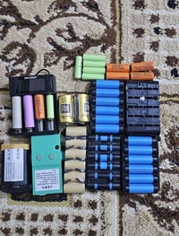 بطاريات ليثيوم • ٥٠ قطعة • شاحن بطاريات