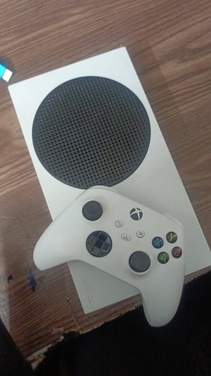 اكس بوكس سيريس اس 
السعر 350 الف 
مفعل بي حساب كيم باس  ٨٠ يوم 
يدات 2 وحدة بالة والثانية الاصلية ملت الشركة 
جهاز كامل ملحقاتة 
العاب النازلة 
لعبة ماين كرافت 
لعبة جتي اي 5 
لعبة فيفا 25 
لعبة ثنائية وتكدر تنزل العاب من المتجر ملت الجهاز

 العاب الي تكدر تنزلهن 480 لعبة 

جهاز نضيف
  
مستعمل قليل بدون كارتونة

مساحة الجهاز كيكة512


**إذا كنت صاحب هذا الإعلان وتريد حذفه لأي سبب، رجاءا أرسل رسالة إلى الدعم الفني**