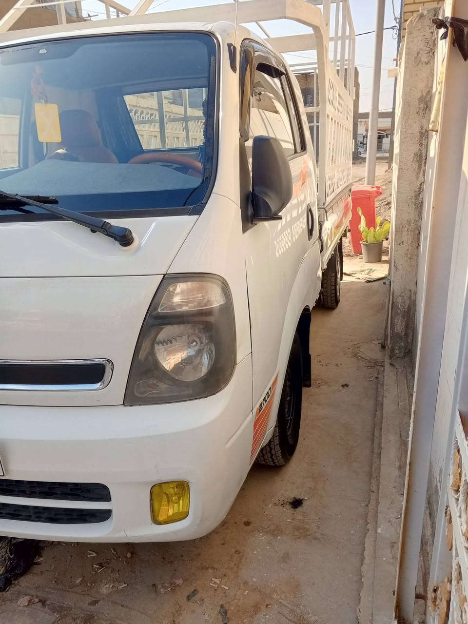 كيا بنكو موديل ٢٠١٦ مكفوله كير ومكينه وشاصي رقم واسط هزه ورقم  جديده بسمي مكاني حله السعر ١١٣ وبيها مجال بسيط السياره جاهزه من كل النواحي ***********
