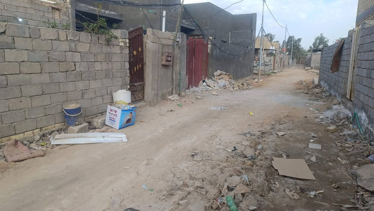 دار سكني 
للبيع في منطقة حي الاصدقاء 
طريق شريفات قرب الشارع الرئيسي 
المساحة 130م 
الاستفسار الاتصال على رقم صاحب الدار ***********
