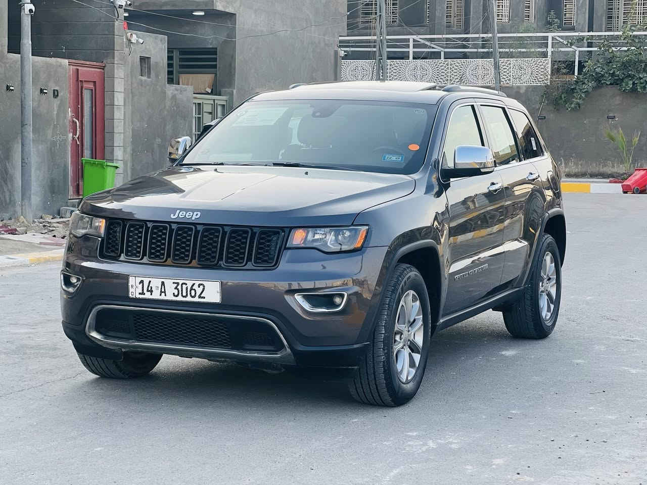 سلام عليكم 
جيب لاريدو 2020اصل رقم بصره بسمي وارد أمريكي بيه جاملغ وبنيد  تبديل مواصفات السياره بصمه فتحه  كشنات جلد جنطه كهربائيه توقف ذاتي شاشه ايباد ويل كروم حساس امامي خلفي لد امامي  منضومه زنون يدات نيكل داخل لونين 6سلندر سياره جاهزه مكينه وحداده وتبريد وتخم تاير كله ع وضع الشركه والاستفسار ع هذه الرقم *********** مكاني ناصريه السعر 210
