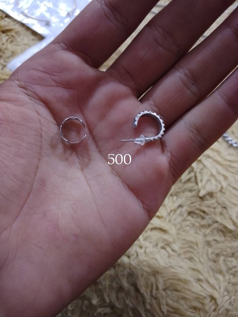 سلام عليكم عندي اكسسوارات رجالية او نسائية كلمن او موجود سعرة بل صورة يوجد توصيل  داخل سبع البور توصيل 1.000 او الي ياخذهن  شلعة بعد  احسن او الي ايحب يطلب يتصل علا الرقم ‏‪***********‬‏ بي واتساب
