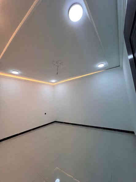 دار للبيع
مساحة 100م 
الوجه 5نزال 20 
ملكي بناء حديث 
يحتوي على صالة ومطبخ وخدمات 
وأربع غرف نوم 🛌 
العنوان حي الجهاد الضباط 
موقع مميز 
الاستفسار ***********
