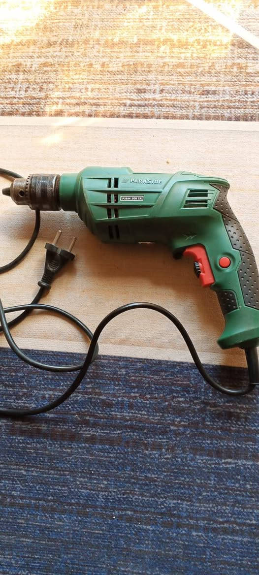 السلام عليكم ادريل همر وفتح وشد السعر 25 العنوان كاطون الرازي هذا رقم التلفون ***********
