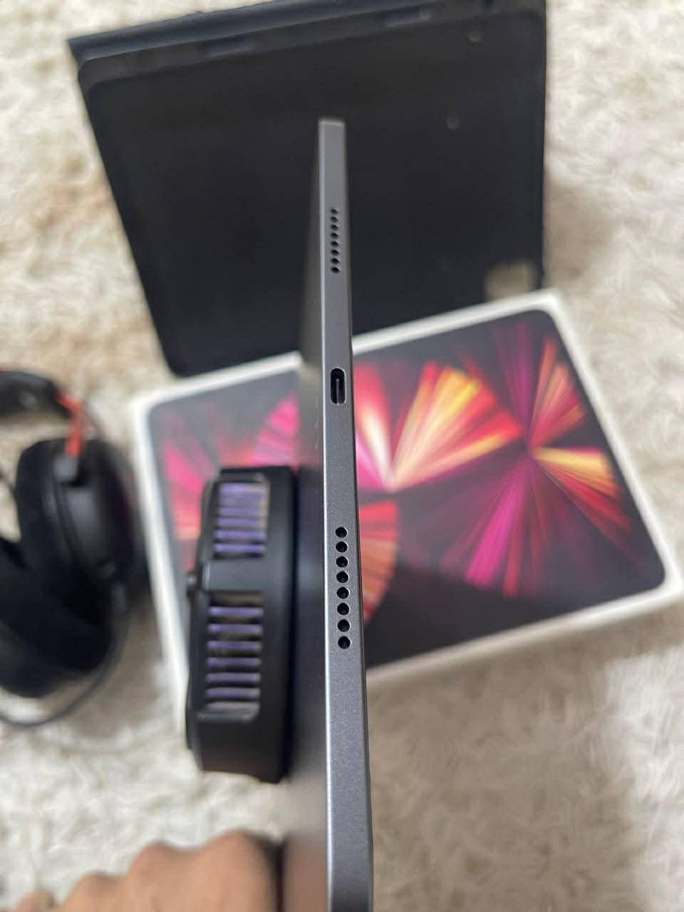 سلام عليكم ايباد برو m1 حجم ١١ ذاكره ١٢٨ جهاز كلش نضيف خالي من أي عيوب مع سماعات وفريز وكارتونه وشاحنه السعر ٥٢٥ مكاني بغداد 
***********
