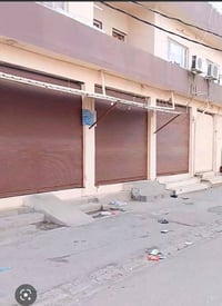 عقار تجاري • ١٣٢م • ٤ محلات