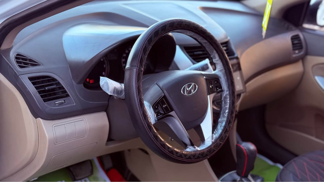 اكسنت خليجي ٢٠١٣ الشركه العامه
محرك دوش ١٦٠٠ سياره نظيفه وجديده  صدر وتخم تاير وتبريد السياره ماشيه ١١٩ حقيقي دك جرص ١٢٠ بيها صبغ باب الصدر
السعر ١٠٦ بيها مجال بسيط
رقمها بغداد بسمي في حي الاعلام
*********** بغداد, العراق
