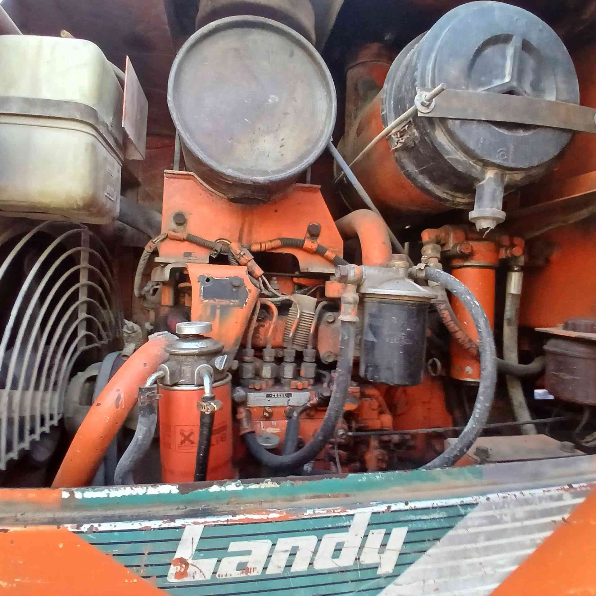 السلام عليكم  شفل هيتاشي البيع حجم[70] رقم بابل الألماني مكفول كفاله عامه بلادي مديل (2010)  تخم تاير جديد  مكانه  بغداد 
رقم الهاتف  ***********
خاص
