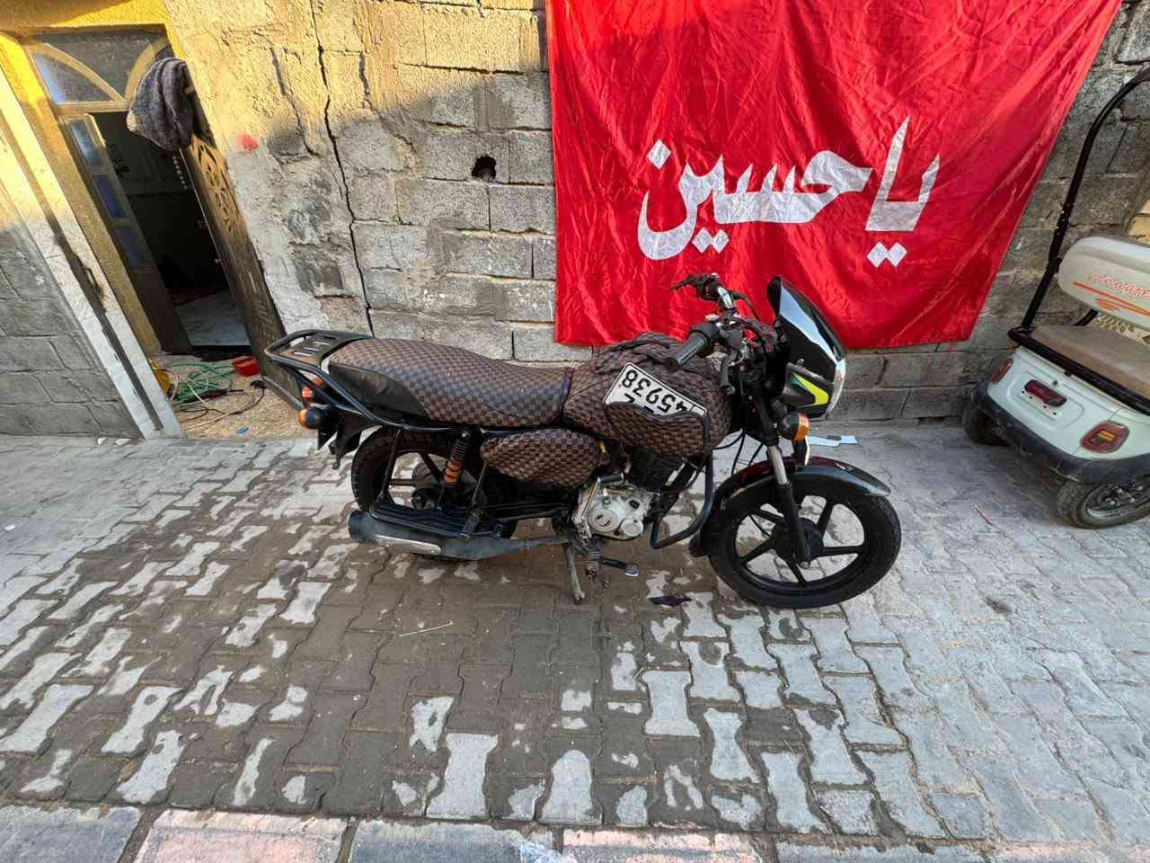 دراجة بوكسر موديل 21 شهر ال11 محسوبة عل22. مرقمة وسنوية ب اسمي تشتري ثاني يوم احولك دراجة مكفولة ما مفتوحة ما ماشية شي قليل دراجة نضيفة وفول 
 وياها خوذة هدية بس الخوذة سعرهة 90 الف
عنواني بغداد الكرخ
للاستفسار خاص او على 
***********
