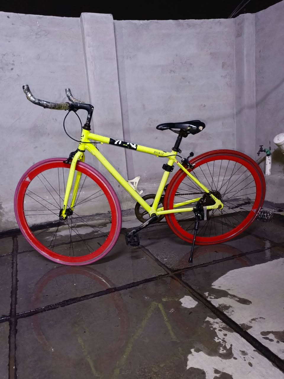 السلام عليكم بايسكلات نضيفات c700 للبيع يرادالهن جوابة وتايرات
سعر الواحد 85 الف وبيهن مجال بسيط مكاني الشعب ***********
