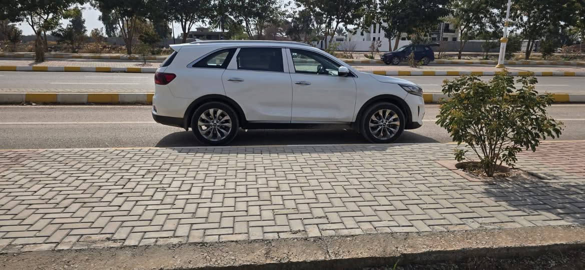 السلام عليكم
سورنتو 2020  خليجي كويتي6 سليندر  ، 7 راكب خليجي مكفوله كفاله عامه،  دبل شباج
فول مواصفات عدى الفتحه
نظام ترحيب 
بصمه ابواب وتشغيل 
لايتات زينون 
 كشنين كهرباء  
كامرا خلفيه 
دبل حساس امامي خلفي
 فول تحكمات ستيرن 
بردات خلفيه 
٣ انظمه قيادهة
سايد بريك بصمه
صندوك كهرباء 
تبريد ٣ قطع 
وبقيه المواصفات معروفه
سيارة جديدة جاهزة من كل شي  سيارة جديدة شركة ماتصرف عليه دينار  رقم الانكليزي الجديد وهزة جديدة ماشية 110الف كيلو السعر٢٥٠ وبيه مجال للطيبين العنوان صلاح الدين الدجيل *********** بيه وتساب ***********
