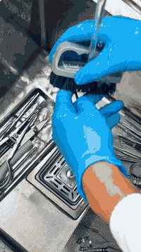 يسألني بعض المراجعين عن مدى تعقيم الأدوات، وأحب أوضّح باختصار أننا نلتزم بتعقيم كامل يشمل:

– تنظيف الأدوات بالموجات فوق الصوتية.
– تعقيمها داخل الأوتوكلاف بعد التغليف.
– تعقيم الأسطح بعد كل مراجع.
– استخدام أدوات الاستخدام الواحد لكل مراجع والتخلص منها مباشرة.

التعقيم جزء ثابت من عملي وأساس ثقة مراجعي.

📍 بغداد – شارع مطار بغداد الدولي
📞 ***********
💸 علاج مجانا وبايدي اطباء أختصاص بكل حاله مرضيه
